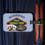 Anpassade Bachelor Party Las Vegas Casino Resa Bagagebricka<br><div class="desc">Anpassa dina egna bagagetaggar för en Las Vegas resa. En coola-personlig-bagagetapp med spelkasinokaplor som poker chip,  kortdäck och rouletthjul med Vegas Resa i gult-skript. Roligt spelare får semester för dina marskalkar och bästa man.</div>