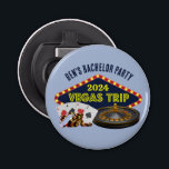 Anpassade Bachelor Party Las Vegas Resa Casino Flasköppnare<br><div class="desc">Anpassa dina egna flaska-öppnare för en Las Vegas resa. En coola personlig flaska-öppnare med spelkasinokaplor som kortdäck,  poker chip och roulette-hjul med Vegas Resa i gult-skript. Roligt spelare ger dig en viktig gåva till dina marskalkar och bästa man.</div>