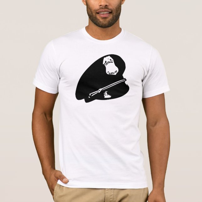 ANPASSADE BLACK LEATHER COP HAT T-SHIRT (Framsida)