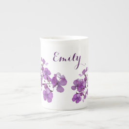 Anpassade Emily namn monogram blommigt lila Benporslin Mugg