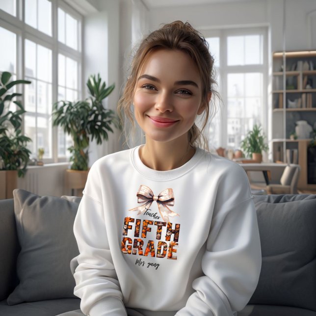 Anpassade Femte Klass-läraren Namn Sweatshirt - T Shirt (Skapare uppladdad)