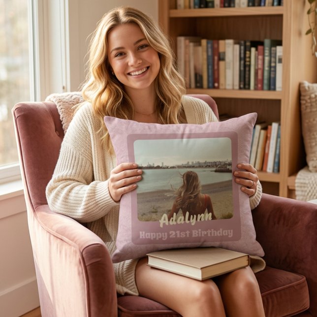 Anpassade fotogåvor för 21-årig kvinna Rosa Kudde (Custom Photo Gifts for 21 Year Old Female Pink Throw Pillow)