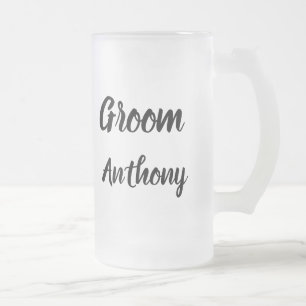 Anpassade Groom Black and White-namnpresentationer Frostat Ölglas