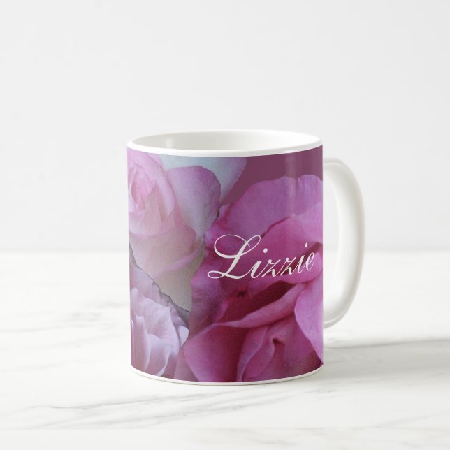 Anpassade Lizzie namn söt rosa ros snyggt Kaffemugg (Framsida höger)