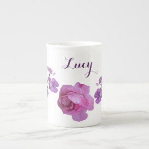 Anpassade Lucy namn lila blommigt roligt  rosa ros Benporslin Mugg