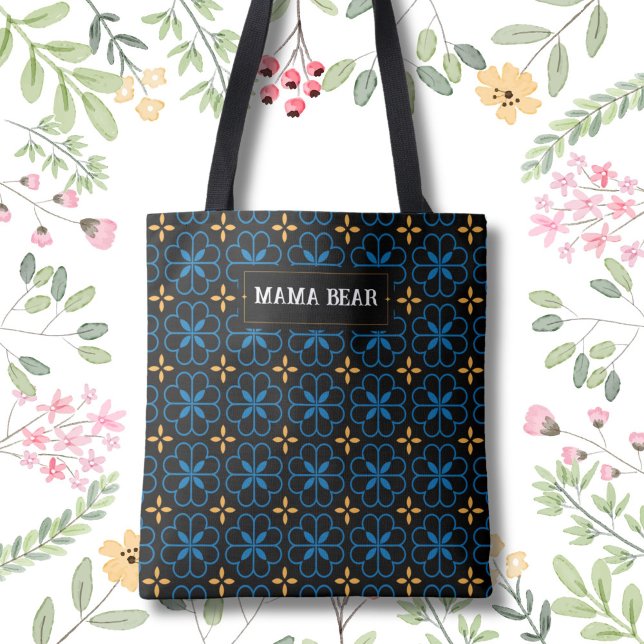 Anpassade Mamma Bear Elegant Mönster Tote Bag Tygkasse (Custom your name or text on the elegant Mediterranean pattern tote bag.)