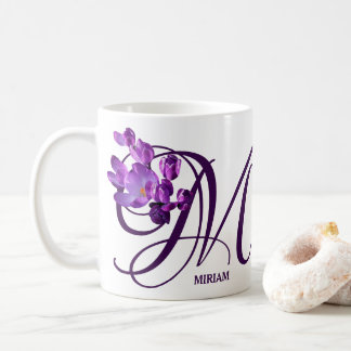 Anpassade Miriam namn lila blommor monogram Kaffemugg