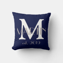 Anpassade Monogram Family Namn och Year Pillow