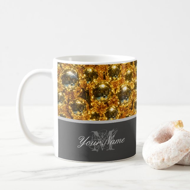 Anpassade Monogram med guldjulklapp bollar! Kaffemugg (Med munk)