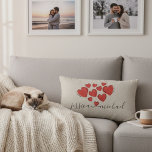 Anpassade namn för Romantic Hearts Pillow för Newl Lumbarkudde<br><div class="desc">Personlig Valentines dekorativ kudde för par. Konstruktionen är gjord av romantiska röda hjärtillustrationer som flyter ovanför parets namn och är skriven i svart bläck-kalligrafi stil. Tryckt struktur och brunt i ge, hela kudden har ett vackert rustiskt utseende. Den dominerande neutralten i färg gör det enkelt att passa in i olika...</div>