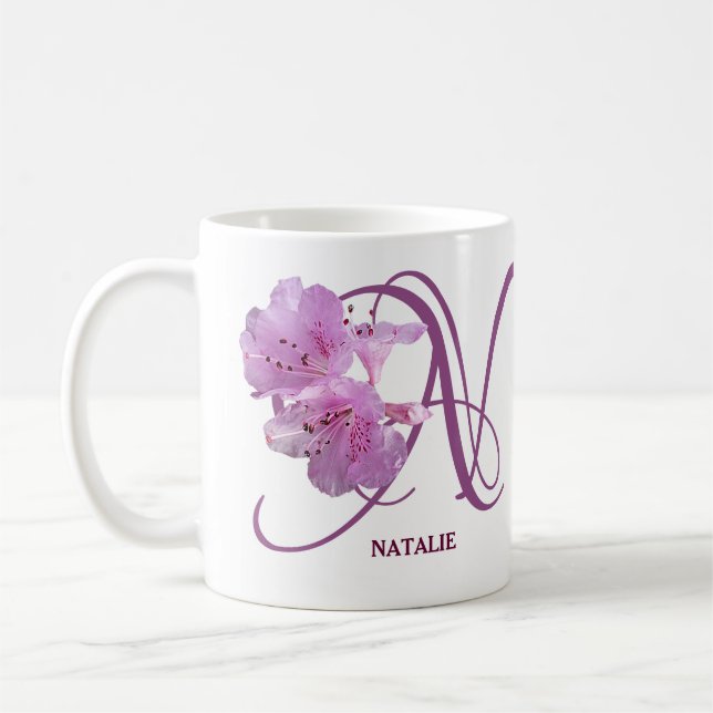 Anpassade namn Natalie söt rosa blommigt konst. Kaffemugg (Vänster)