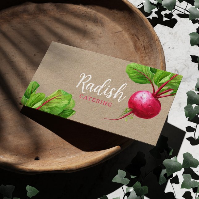 Anpassade Nutritionistiska grönsaker Kraft Papper Visitkort (Vibrant watercolor radishes on a kraft  cardboard paper business card for nutritionist or caterer.)