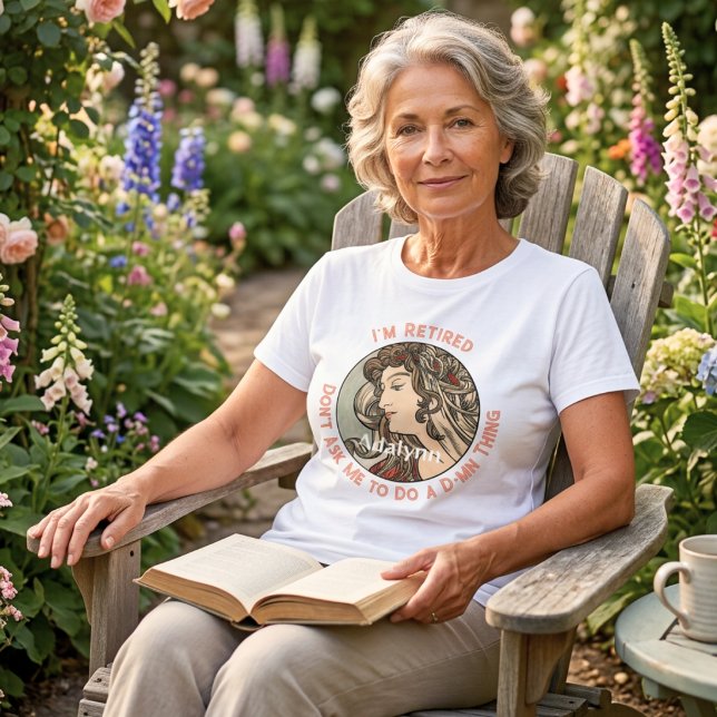 Anpassade roliga eleganta pensionspresenter för he t shirt (Custom Funny Elegant Retirement Gifts for Her Mom T-Shirt)