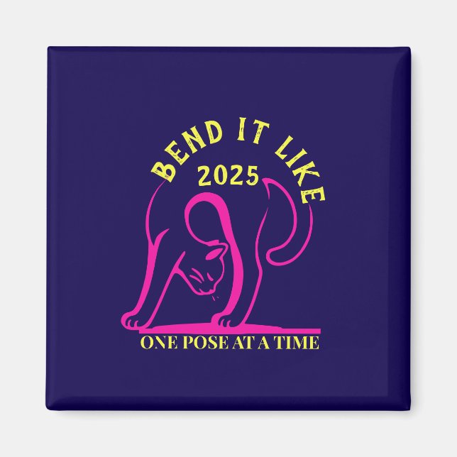 Anpassadet "Bend It like 2025" Yoga Cat Magnet (Framsidan)