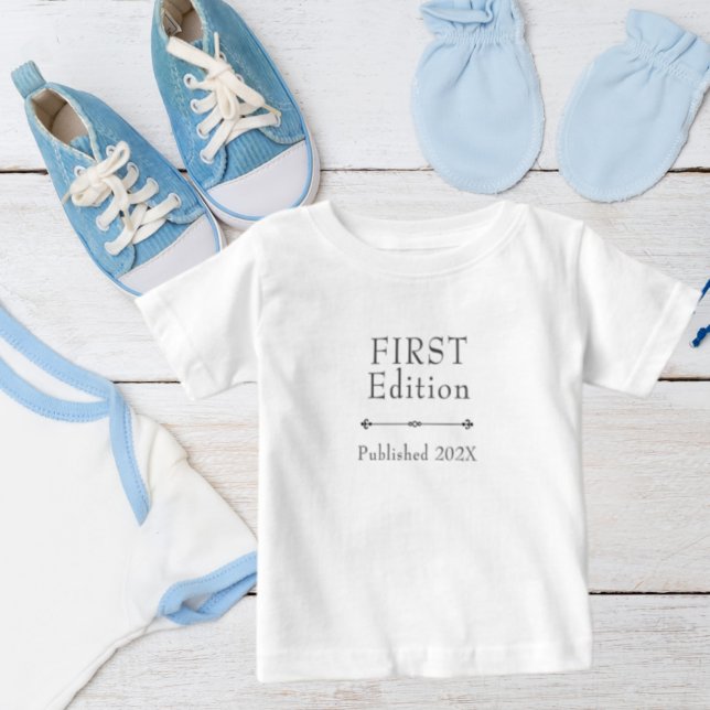 Anpassadet Cute First Edition T Shirt (Skapare uppladdad)