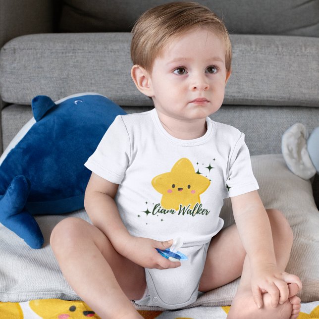 Anpassadet gult Playful Star  T Shirt (Skapare uppladdad)