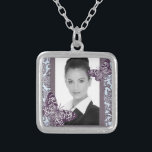 Anpassadet kvadrerar Necklace_Small Silverpläterat Halsband<br><div class="desc">Halsband SMÅ Size_ •, Kvadrera - 1, 38" x 1, 38" (3.5cm x 3.5cm) •, 18" sterling silver pläterar kedjar med 3" extender- och hummerkloomfamningen •, Vibrerande fullt-färg printing •, Kommer med en svart klädde med filt gåvan hänger lös •, garanterad tillfredsställelse 100%</div>