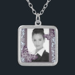 Anpassadet kvadrerar Necklace_Small Silverpläterat Halsband<br><div class="desc">Halsband SMÅ Size_ •, Kvadrera - 1, 38" x 1, 38" (3.5cm x 3.5cm) •, 18" sterling silver pläterar kedjar med 3" extender- och hummerkloomfamningen •, Vibrerande fullt-färg printing •, Kommer med en svart klädde med filt gåvan hänger lös •, garanterad tillfredsställelse 100%</div>