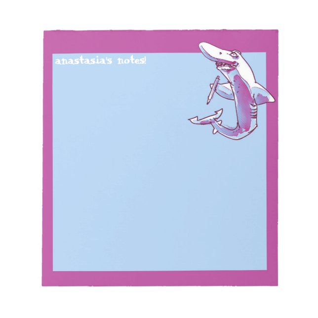 anpassadet med haj håller pennspinnar lustig teckn anteckningsblock (Framsida)