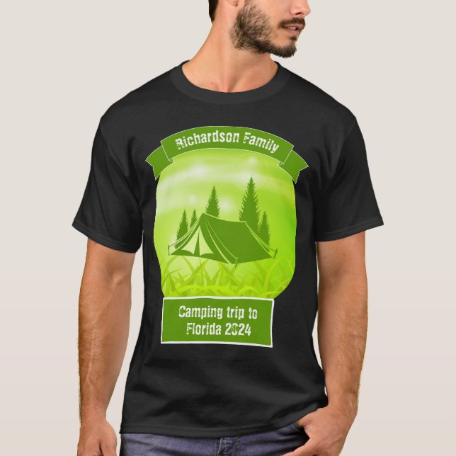 Anpassadets familj matchande grönt tält camping t shirt (Framsida)