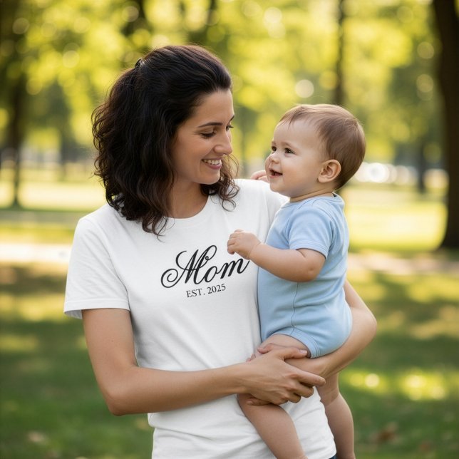 Anpassat år för mammas etablering Skript T Shirt (Black Ornate Script Established Mom T-Shirt)