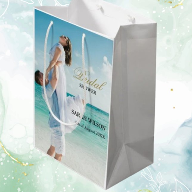 Anpassat foto Modern Beach-bröllop (Celebrate your special day with a custom photo beach wedding gift bag. Add a personal touch  )