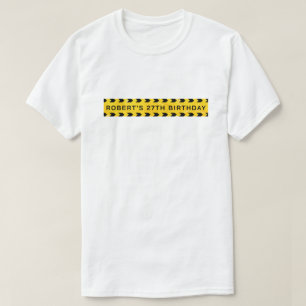 Anpassat gult polis födelsedagsvarningsband t shirt