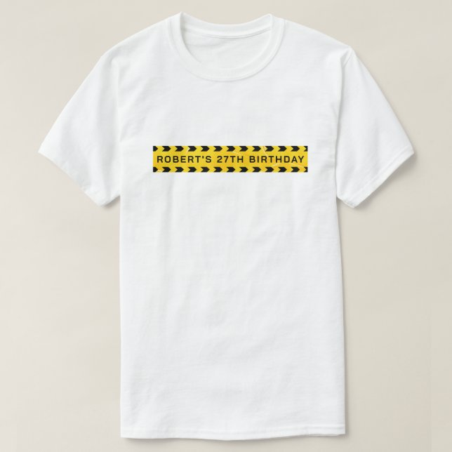 Anpassat gult polis födelsedagsvarningsband t shirt (Design framsida)