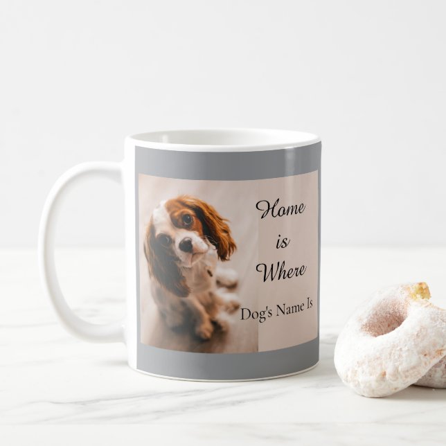 Anpassat hem är där hundens namn är, Spaniel-gåva Kaffemugg (Med munk)