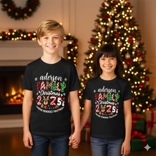 Anpassat julnamn för familjen jul 2025 festlig hög t shirt