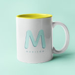 Anpassat namn 3D Monogram för modern Cute Roligt Två-Tonad Mugg<br><div class="desc">Cute monogrammad mugg med ditt eget namn som en skugginledning i teal och turkos. Modern,  minimalistisk,  enkel och roligt,  den här typografidrivna designen ger en coola personlig-gåva!</div>