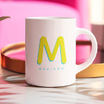 Anpassat namn 3D Monogram för modern Cute Roligt Två-Tonad Mugg<br><div class="desc">Cute Mongrammed mugg med ditt eget namn som en skuggbörjan i citrus och mynta. Modern,  minimalistisk,  enkel och roligt,  den här typografidrivna designen ger en coola personlig-gåva!</div>