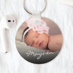 Anpassat namn Baby Photo Glamous-skript Nyckelring<br><div class="desc">Skapa en egen personlig runt nyckelkedja med handskrivet skript namn och favoritfoto i anpassningsbarna.</div>