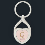 Anpassat namn Brev G Guld Foil  Rosa ros Twisted Heart Silverfärgad Nyckelring<br><div class="desc">Med det anpassade namnet Brev G Gold Foil  Rosa ros-designen blandas elegans utan tidslängd med blommigt med skuggande guld - perfekt för romantiska uttryck,  mjuk feminin stil,  personlig namn keepsakes och skräddarsydd party favors. Klicka på "Anpassa" om du vill lägga till ditt namn eller en älskad persons namn.</div>