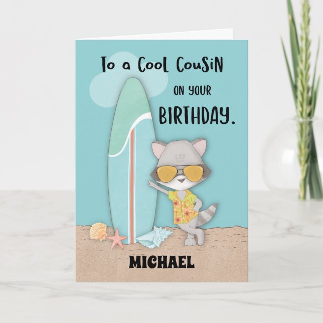 Anpassat namn Cousin Birthday Beach Funny Raccoon Kort (Framsida)