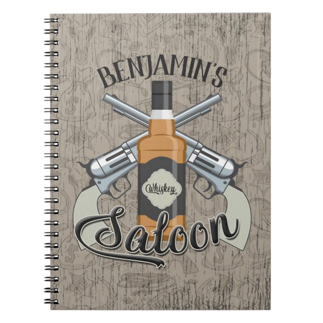 Anpassat NAMN Cowboy Revolver Gun Whiskey Saloon Anteckningsbok (Framsidan)
