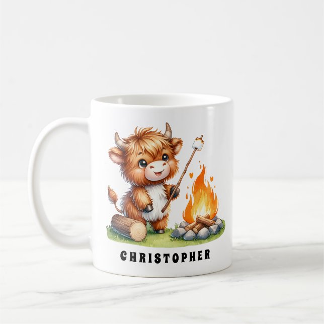 Anpassat namn Cute Highland Cow Rosting Marshmallo Kaffemugg (Vänster)