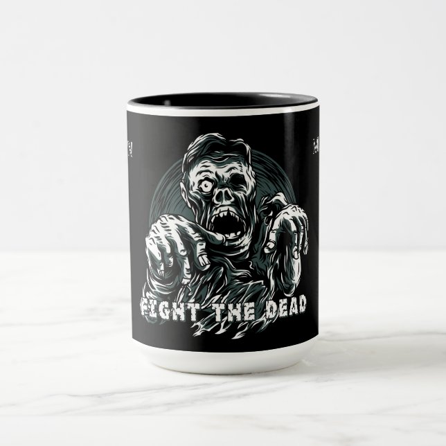 Anpassat namn "Fight the Dead" Zombie mugg (Center)