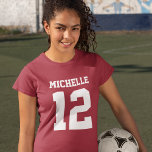 Anpassat namn Flickls Sport Jersey T-Shirt<br><div class="desc">Skapa din egen personlig fotbolls-T-shirt med eget namn och nummer. En söt anpassade sportskjorta, det är en söt presentidé för flickor. Trendigets sportkläder för barn är lämplig för all idrott, inklusive fotboll, fotboll, volleyboll, baseboll, softball, basket och hockey. Klicka på Anpassa om du vill lägga till text, anpassa typsnitt och...</div>