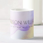 Anpassat namn för abstrakt Watercolor Lilac Guld P Kaffemugg<br><div class="desc">Anpassa enkelt den här glamorösa stil-abstrakt-lilac-vattenfärgen och guld-sprejbakgrunden med anpassningsbarna.</div>