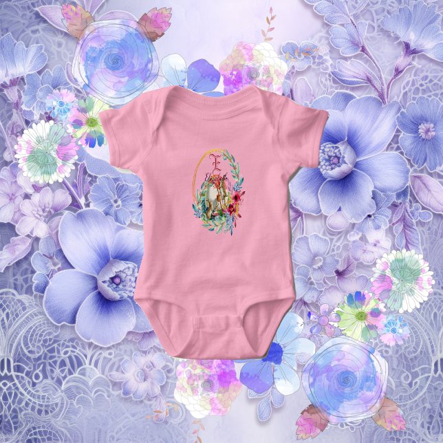 Anpassat namn för blommigt Bunny Painting Egg Mono T Shirt (Floral Bunny Painting Egg Monogram Custom Name Baby Bodysuit)