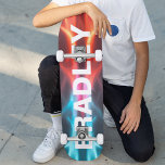 Anpassat namn för coola Modern Blue Red Fire-Trend Mini Skateboard Bräda 18,5 Cm<br><div class="desc">Coola Modern Blue Red Fire Trendig Anpassningsbar Personlig Skateboard i namn Namn har en modern typografi i personlig på abstraktens blå och röda mönster-bakgrund. Anpassa genom att redigera texten i textrutan. Ge en anpassningsbar har gjort en gåva, skateboard-personlig till din favoritskateboarder för jul, födelsedag eller din BFF. Designad av ©Evco...</div>