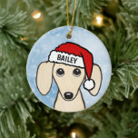 Anpassat namn för Cream Dachshund Santa Wiener Hun Julgransprydnad Keramik<br><div class="desc">En berömvärd engelsk julprat från Cream Dachshund som kan vara personlig med er egen text. Lägg till namn för en roligt anpassningsbar-gåva. Gör ett högt prydnadsföremål för visning på Julgran i åratal till kom. Besök Jenns Doodle World om du vill ha ännu fler helgdag med den söta wienerkonsten hund design...</div>