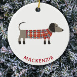 Anpassat namn för Dachshund Sause Hund Julgransprydnad Keramik<br><div class="desc">Den lilla Dachshund-korven eller -avdragaren i hund av ull. Perfekt för hundälskare och hundvalkare. Originalkonst av Nic Squirrell. Ändra namn för att anpassa sig.</div>