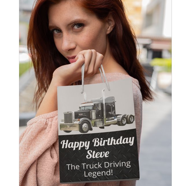 Anpassat namn för den praktiska transportsemi Last (Truck driver themed birthday gift bag.)