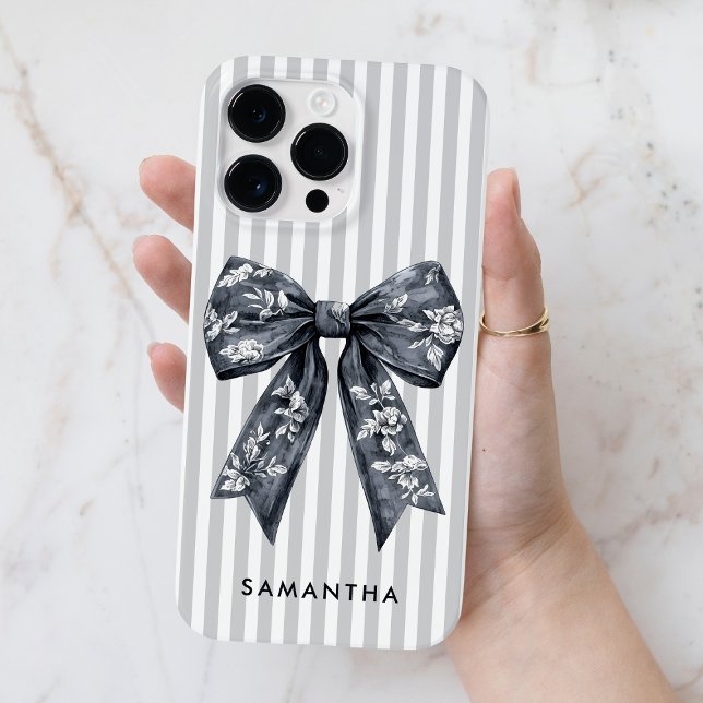 Anpassat namn för det moderna Gråttet Rand Girly B (Modern Coquette Gray Stripes Girly Bow Custom Name Case-Mate iPhone Case)