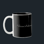 Anpassat namn för det moderna, moderna, svarta skr Två-Tonad mugg<br><div class="desc">Ett enkelt eget namn för typografi av en snyggt i ett avslappnad-skript som är skrivet med enfärgad svartvitt. Perfekten för minimalisten. En på trenden skräddarsydd gåva eller medhjälpare till tillfälle. Debra Valencia, en visionär konstnär från yta mönster, produktdesignör och entreprenör med en passion för världsresor, artisttraditioner, popkonst och mode-trender, har...</div>