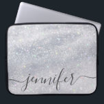 Anpassat namn för elegant Silver Glitter Laptop Fodral<br><div class="desc">Skydda din bärbara dator i stil med vårt eget namn Laptop sleeve i Elegant Silver Glitter. Den här sleeven i personlig har en enastående utformning i silver glitter och ger dig en gnutta glöd samtidigt som du skyddar enheten från repor och stötar. Perfekt för studenter och professioneller!</div>