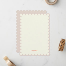 Anpassat namn för enkel beige Scalloped ram Anteckningskort