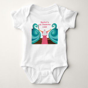 Anpassat namn för flicka första Pesach Cute Moses T Shirt